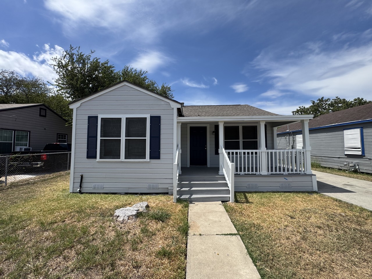 2721 Sarita St - Photo 3 of 10