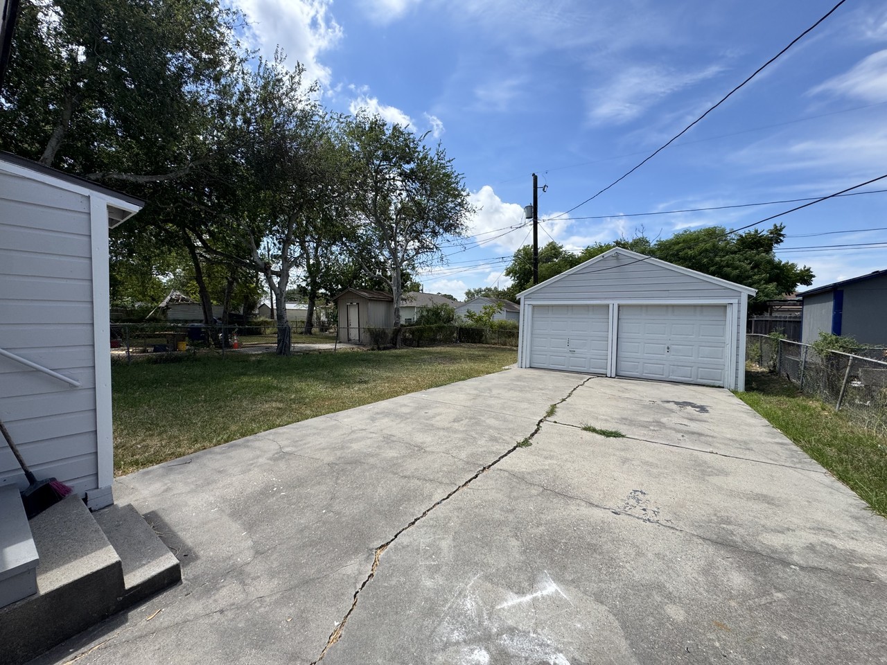 2721 Sarita St - Photo 4 of 10
