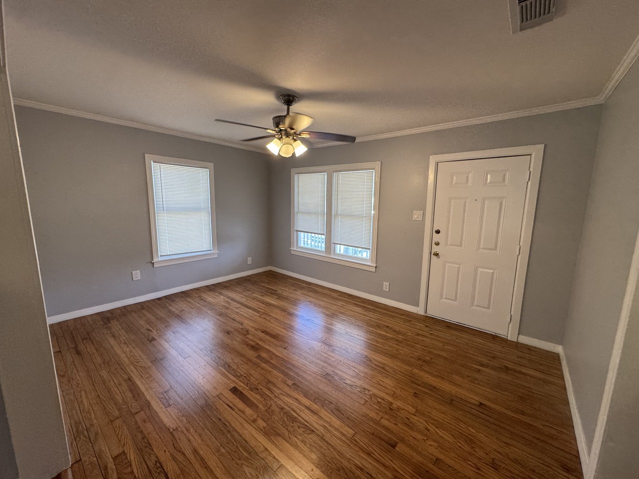 2721 Sarita St - Photo 6 of 10