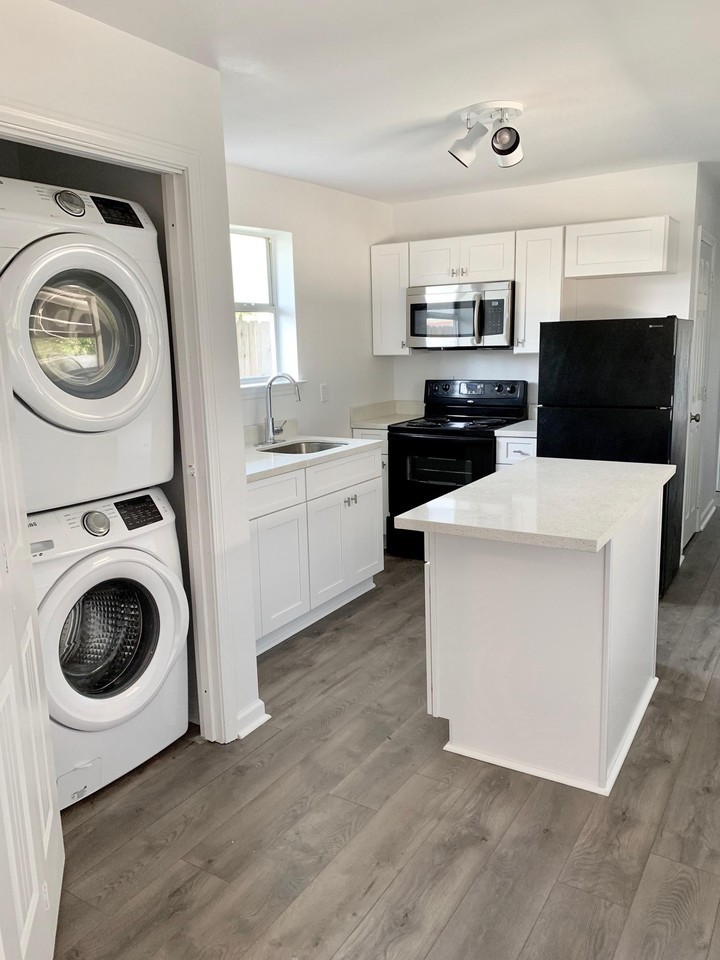 2427 Kerlerec St #13 - Photo 5 of 8