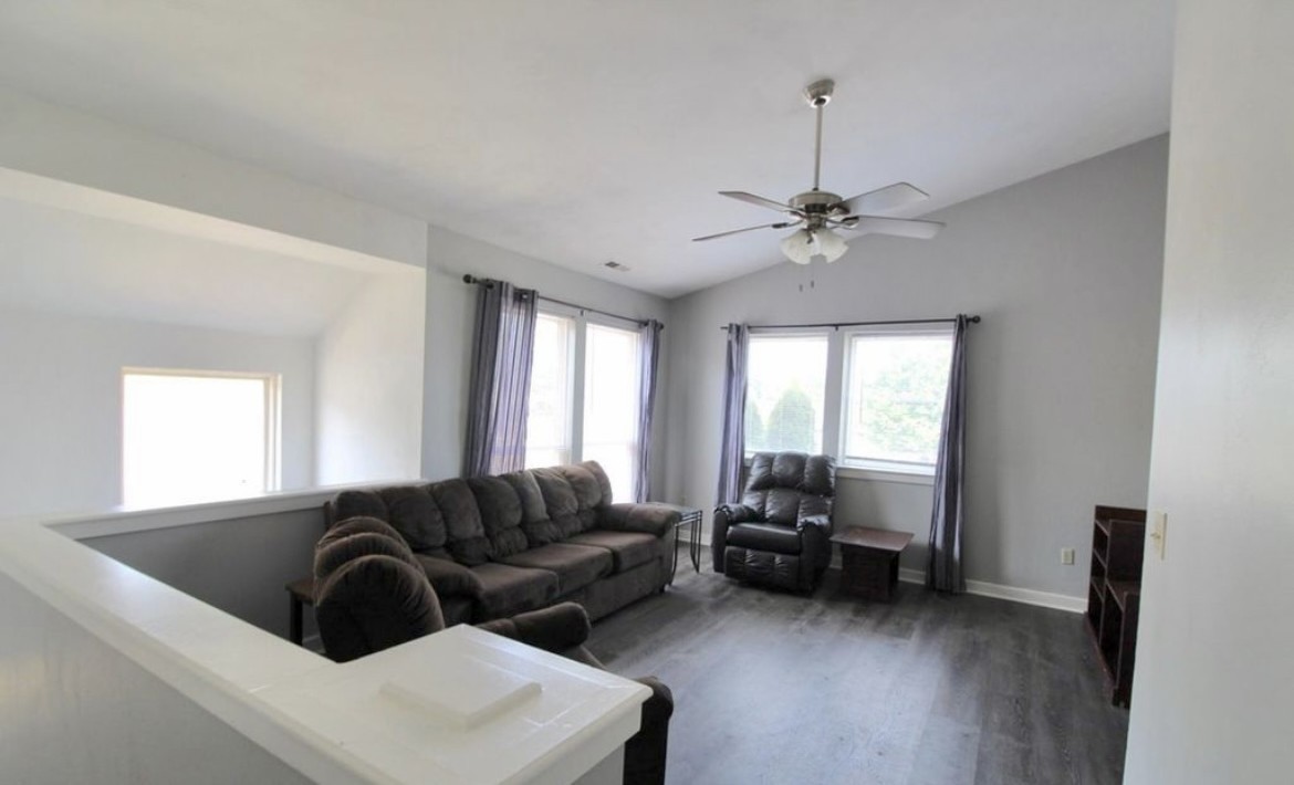 1426 Devon Ln - Photo 4 of 7