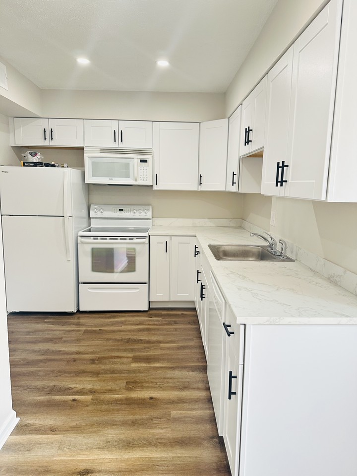 1740 Ivy St #153 - Photo 2 of 8