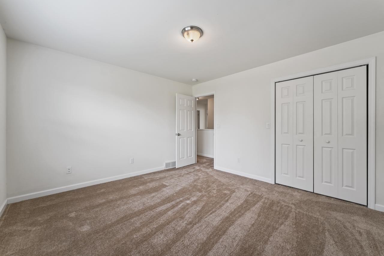 17 Stone Quarry Rd #B - Photo 5 of 8