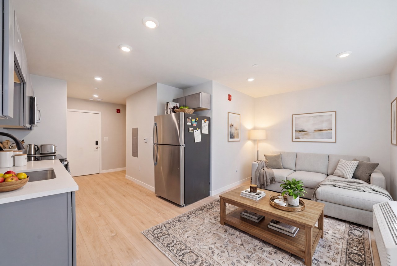 589 Bedford St #301