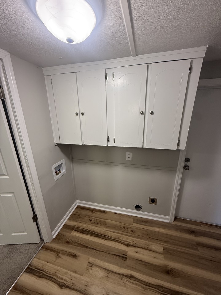 1133 Pickett Rd - Photo 7 of 11