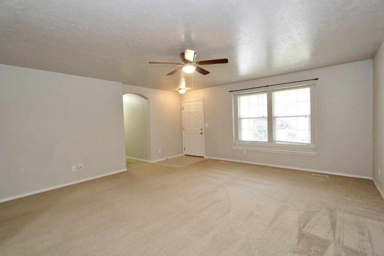 6469 S Mistyglen Ave - Photo 4 of 28