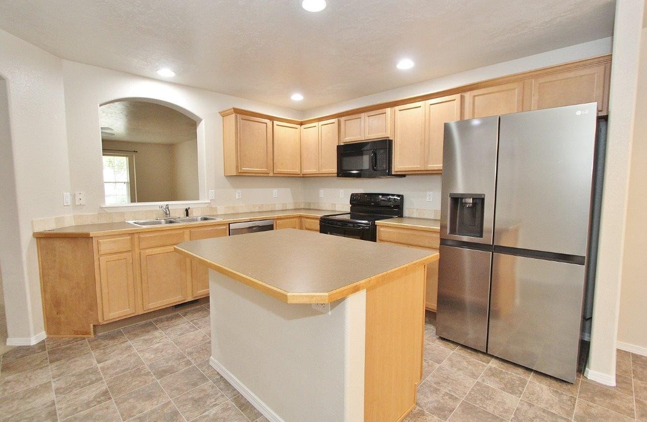 6469 S Mistyglen Ave - Photo 6 of 28