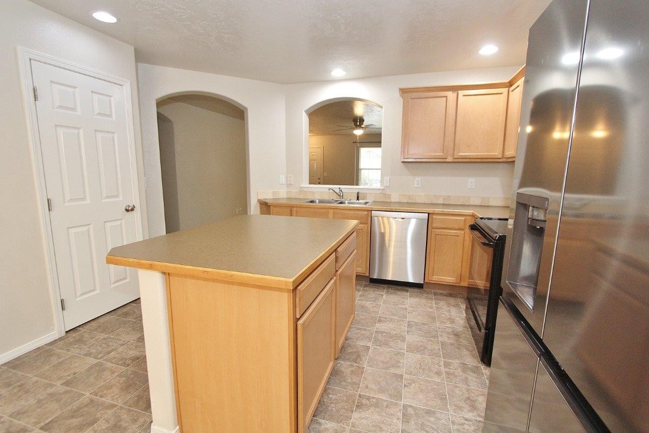 6469 S Mistyglen Ave - Photo 7 of 28