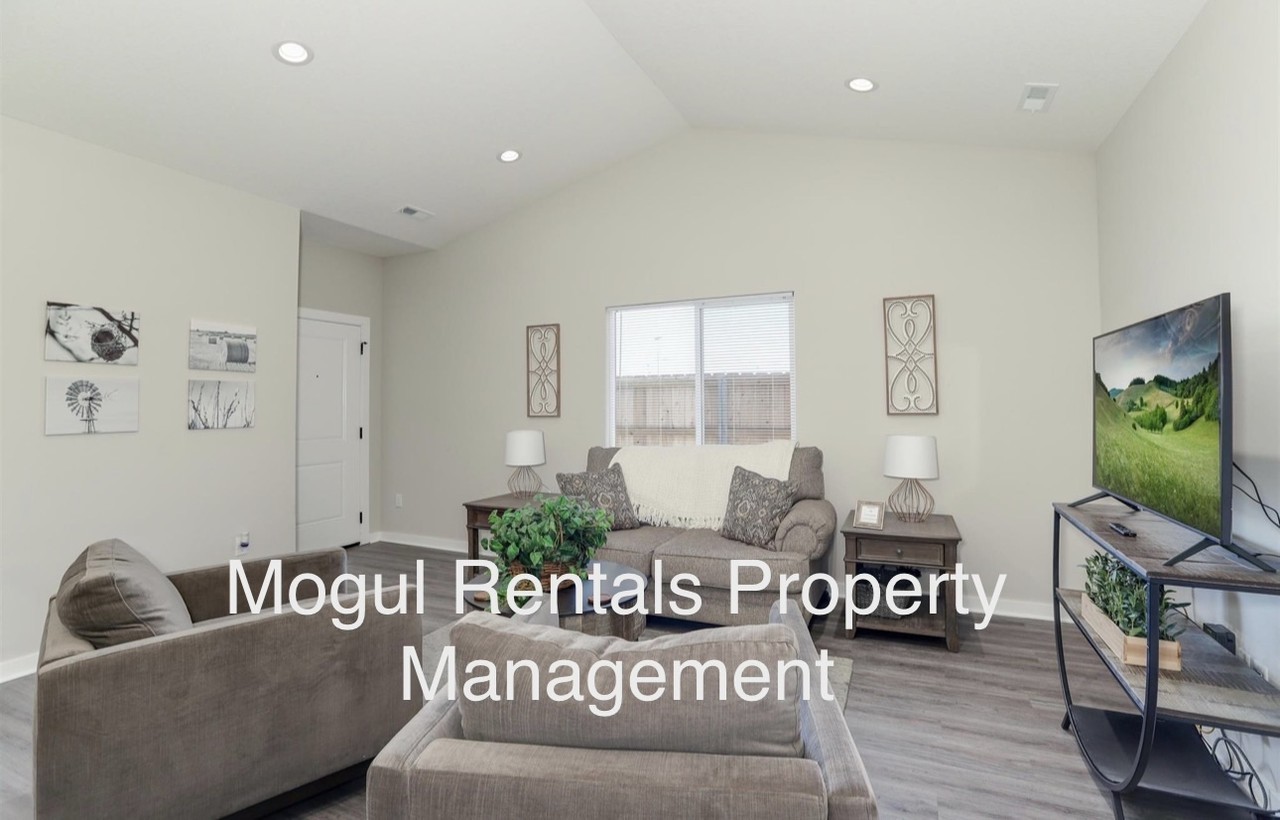 1755 Decarsky Ct #1755 - Photo 3 of 12