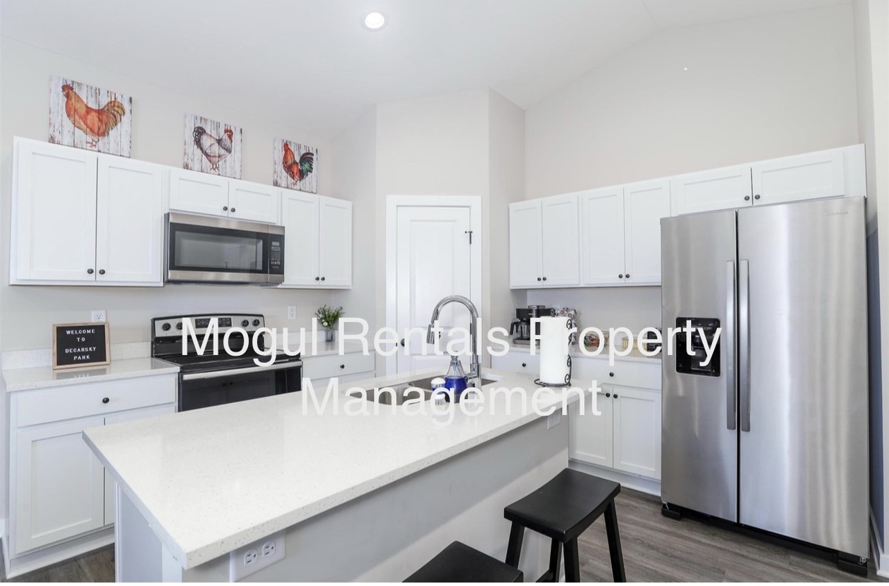 1755 Decarsky Ct #1755 - Photo 4 of 12