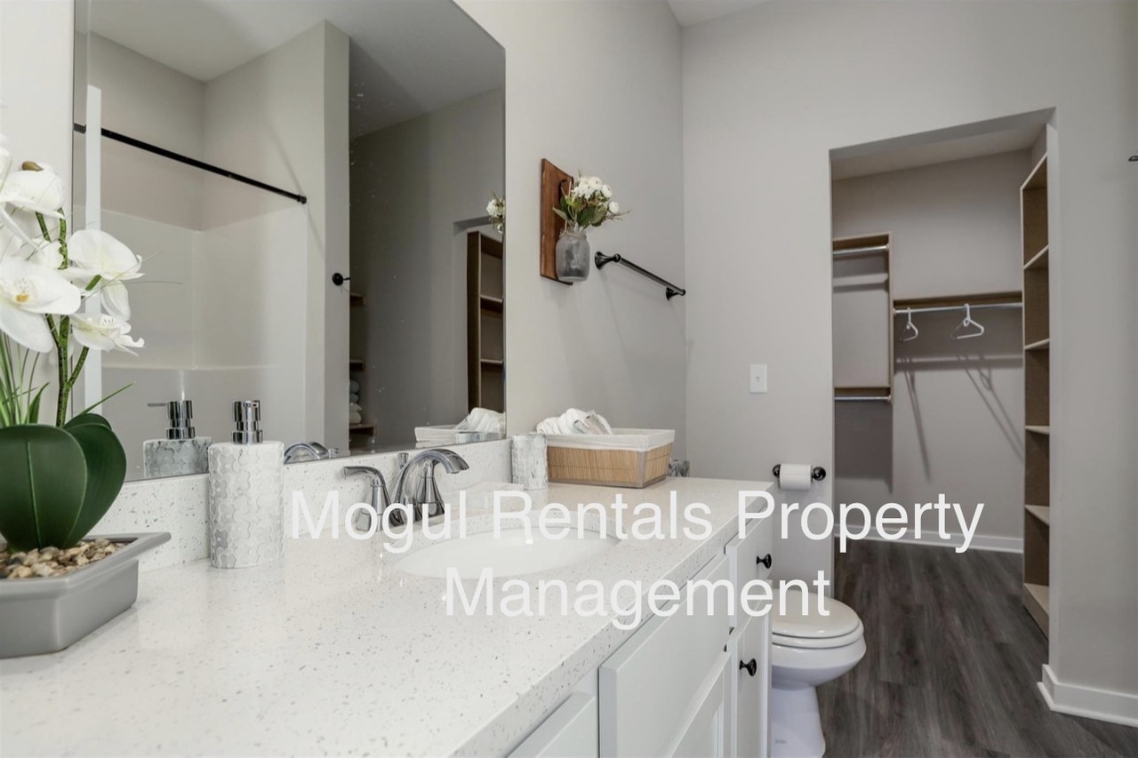 1755 Decarsky Ct #1755 - Photo 7 of 12