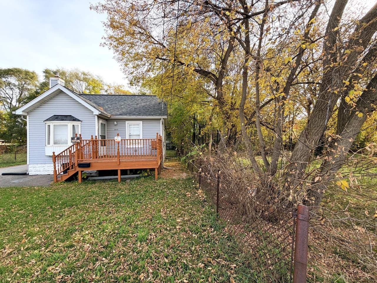 3912 Western Rd - Photo 4 of 31
