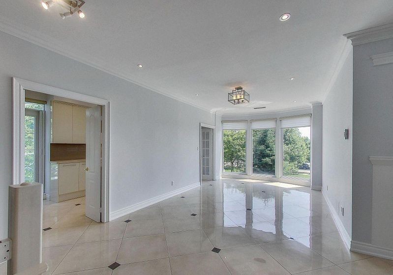 2111 Lake Shore Boulevard West #TH - Photo 3 of 10