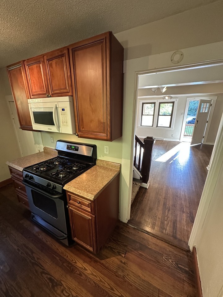 190 Kearns Ave #192 - Photo 2 of 16