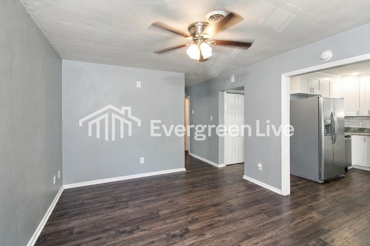 3508 Bainbridge Blvd - Photo 3 of 15
