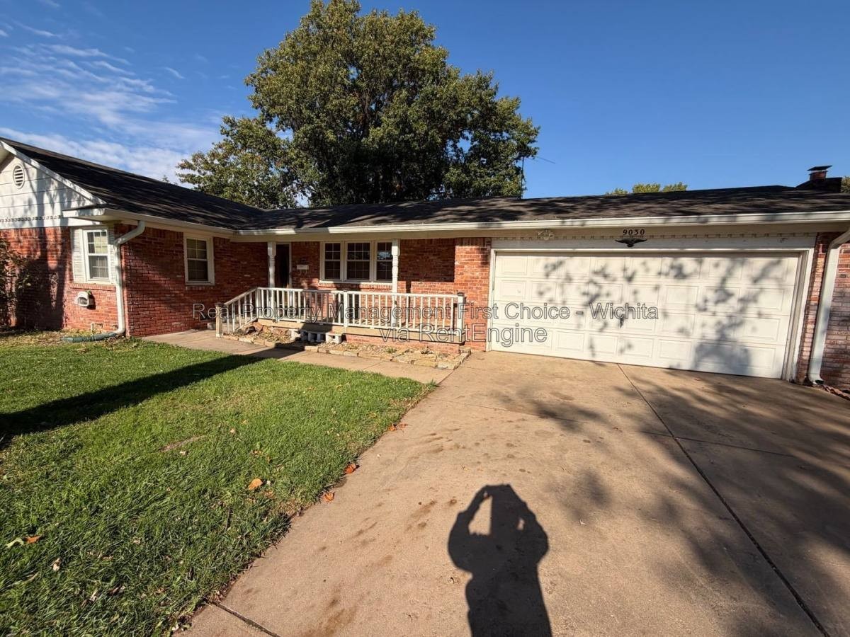 9030 W Suncrest St - Photo 2 of 20