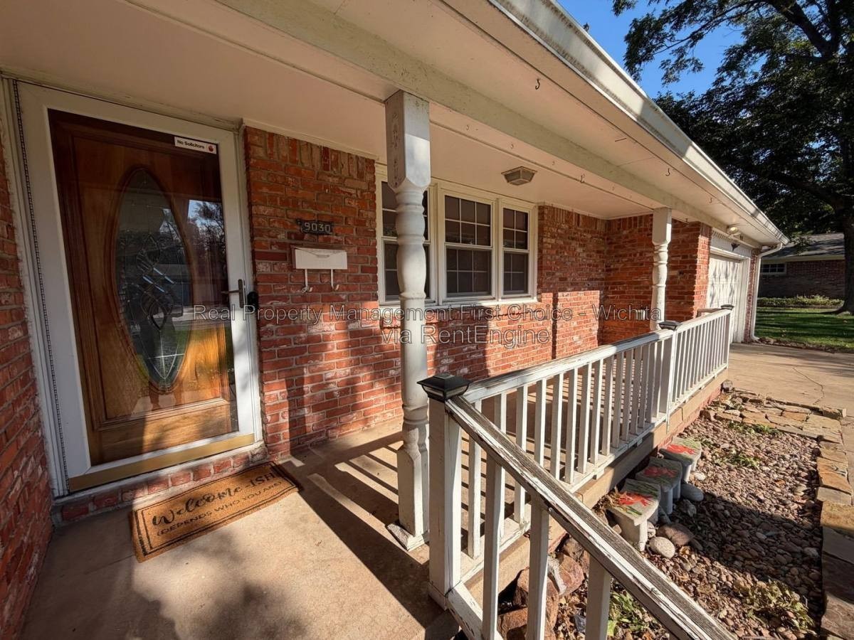 9030 W Suncrest St - Photo 3 of 20