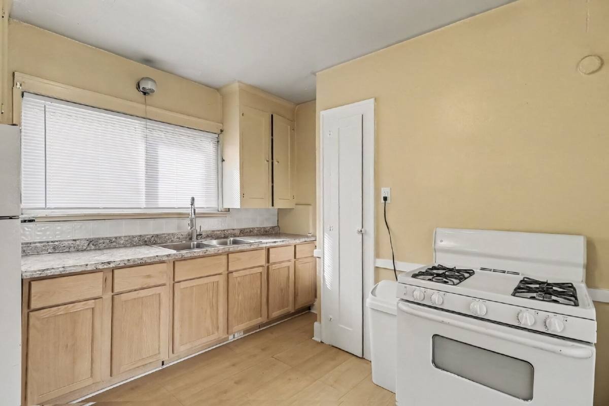 13900 Ohio St #1 - Photo 7 of 14