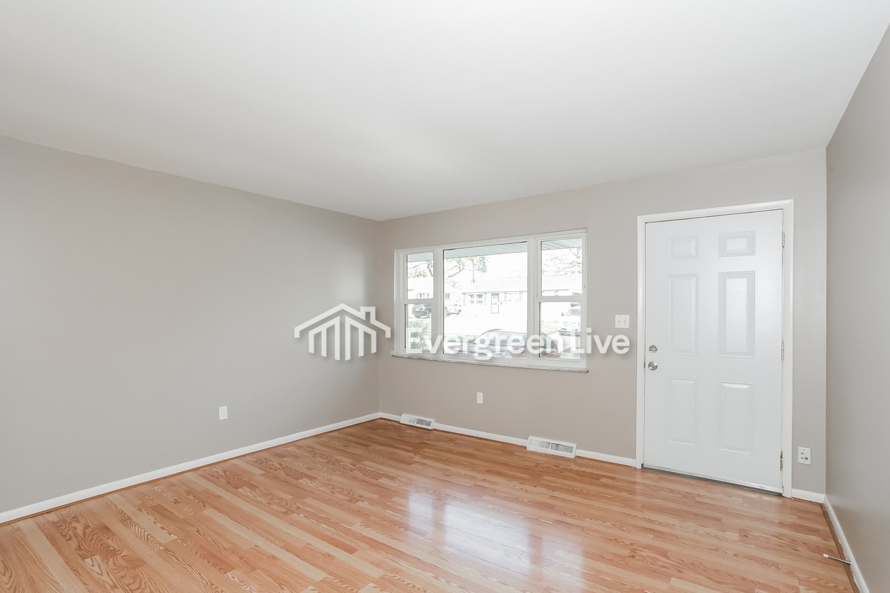 8379 Chesswood Dr - Photo 2 of 10