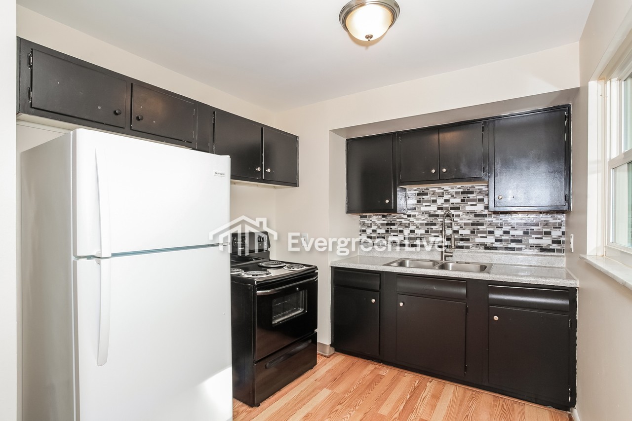 8379 Chesswood Dr - Photo 4 of 10
