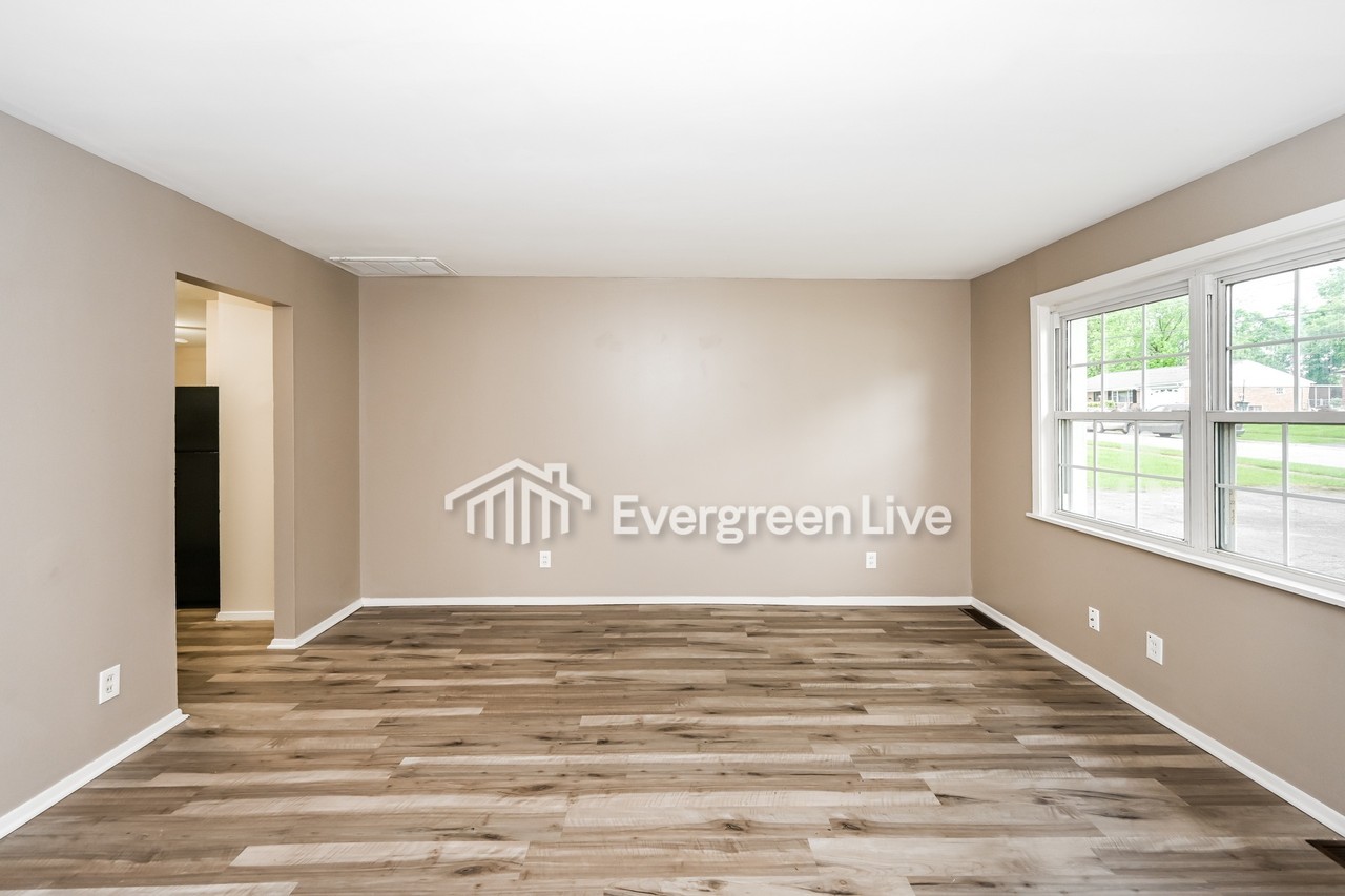 848 N Hill Ln - Photo 3 of 15