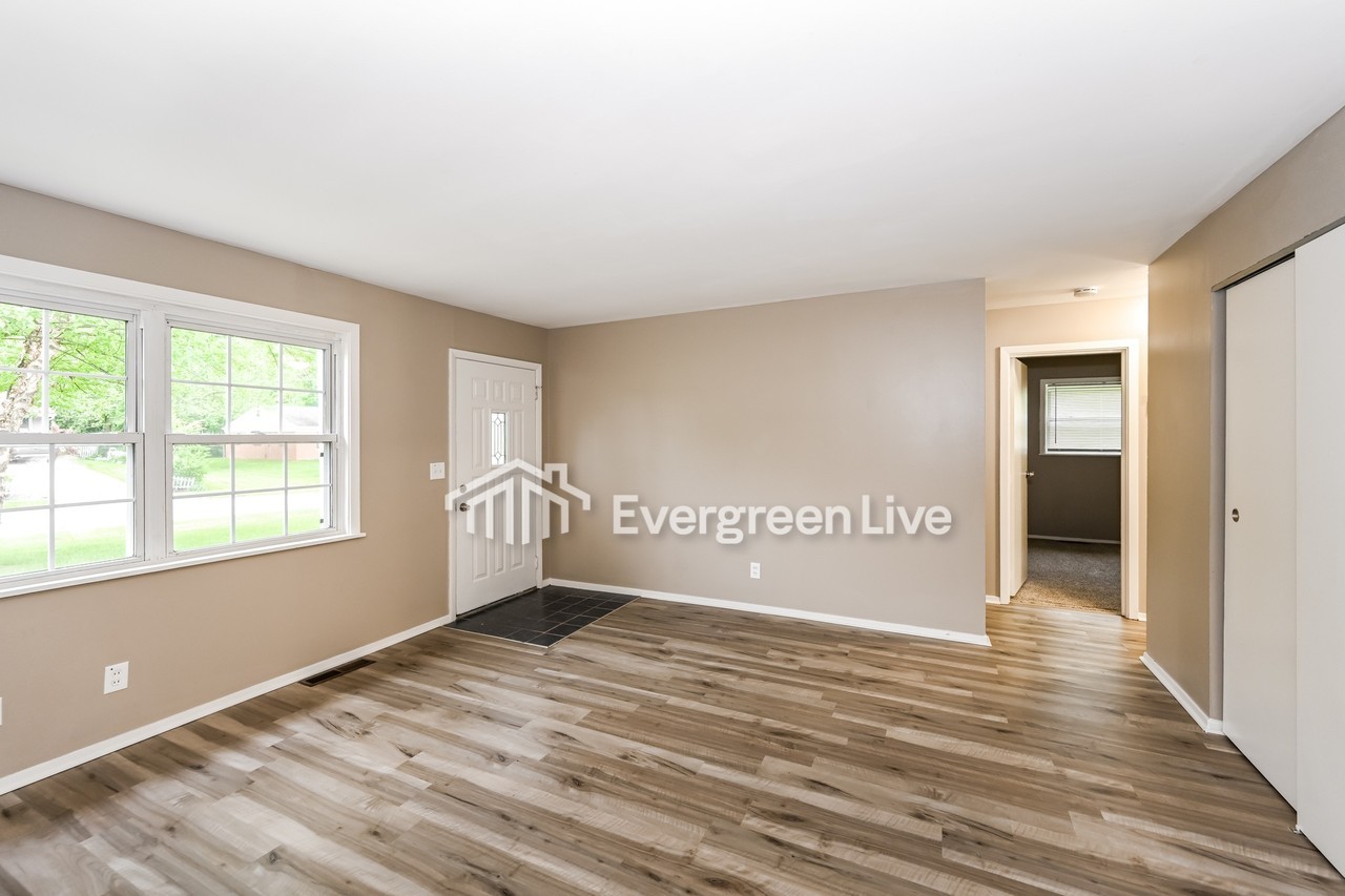 848 N Hill Ln - Photo 5 of 15