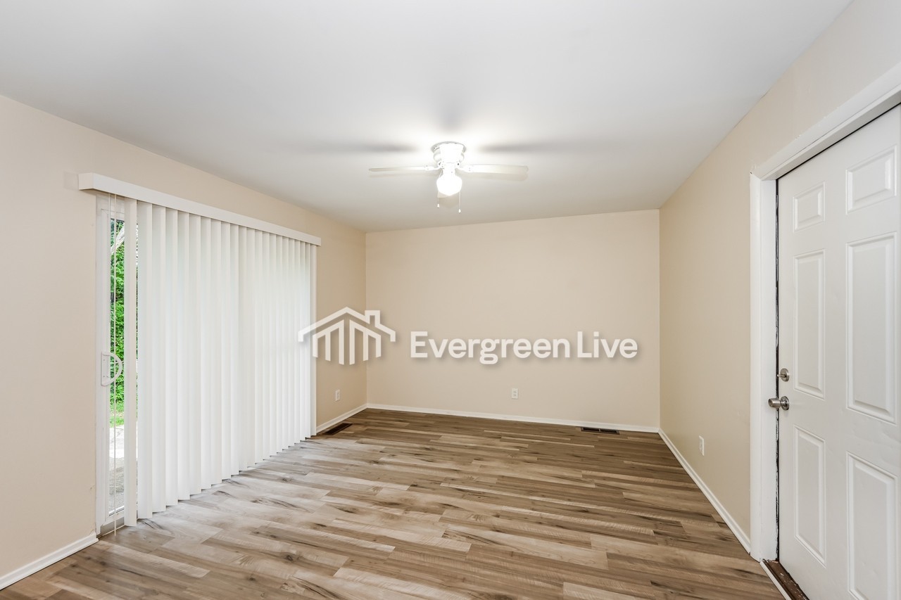 848 N Hill Ln - Photo 6 of 15