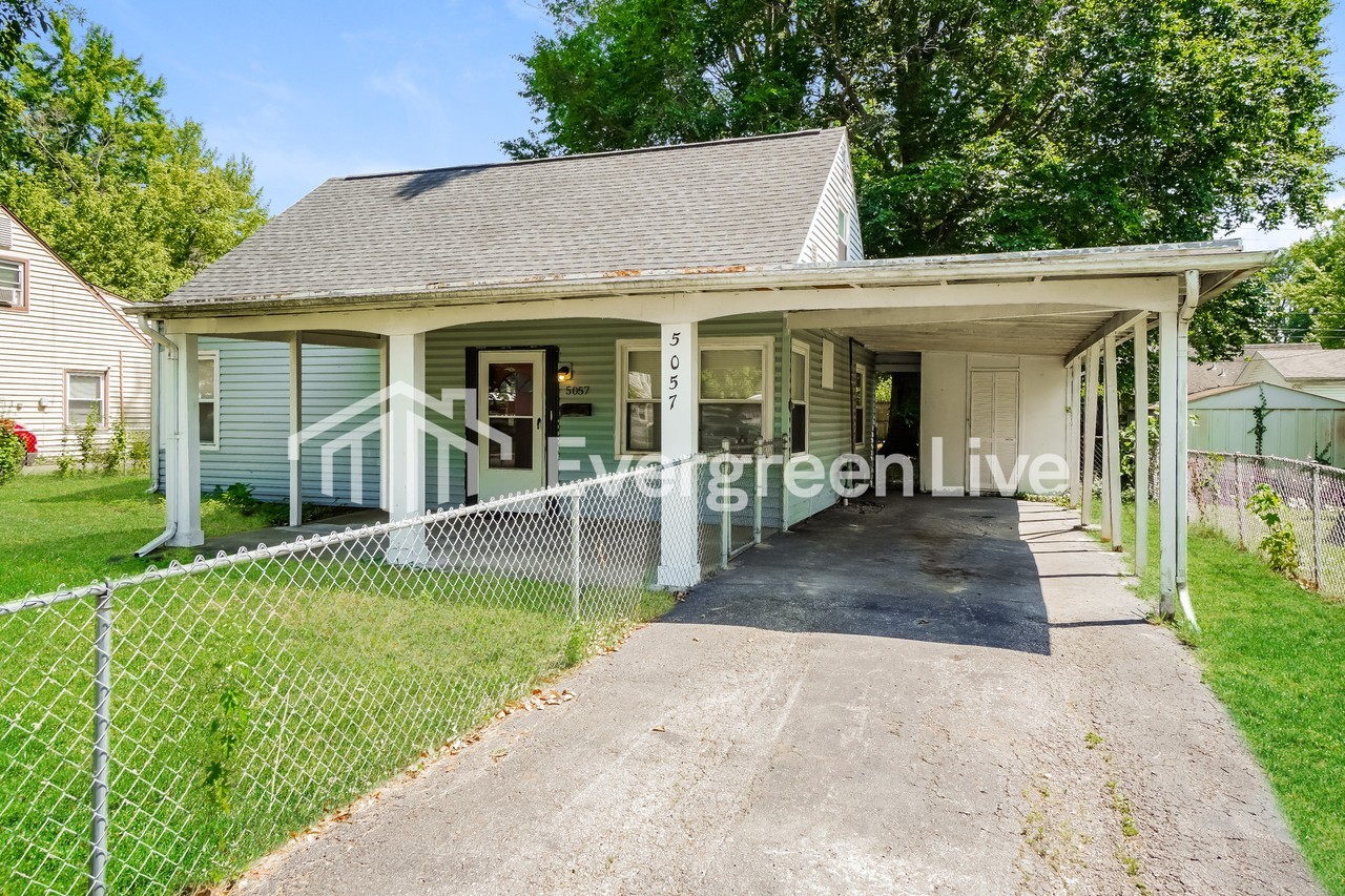 5057 Dimson Dr N - Photo 2 of 15