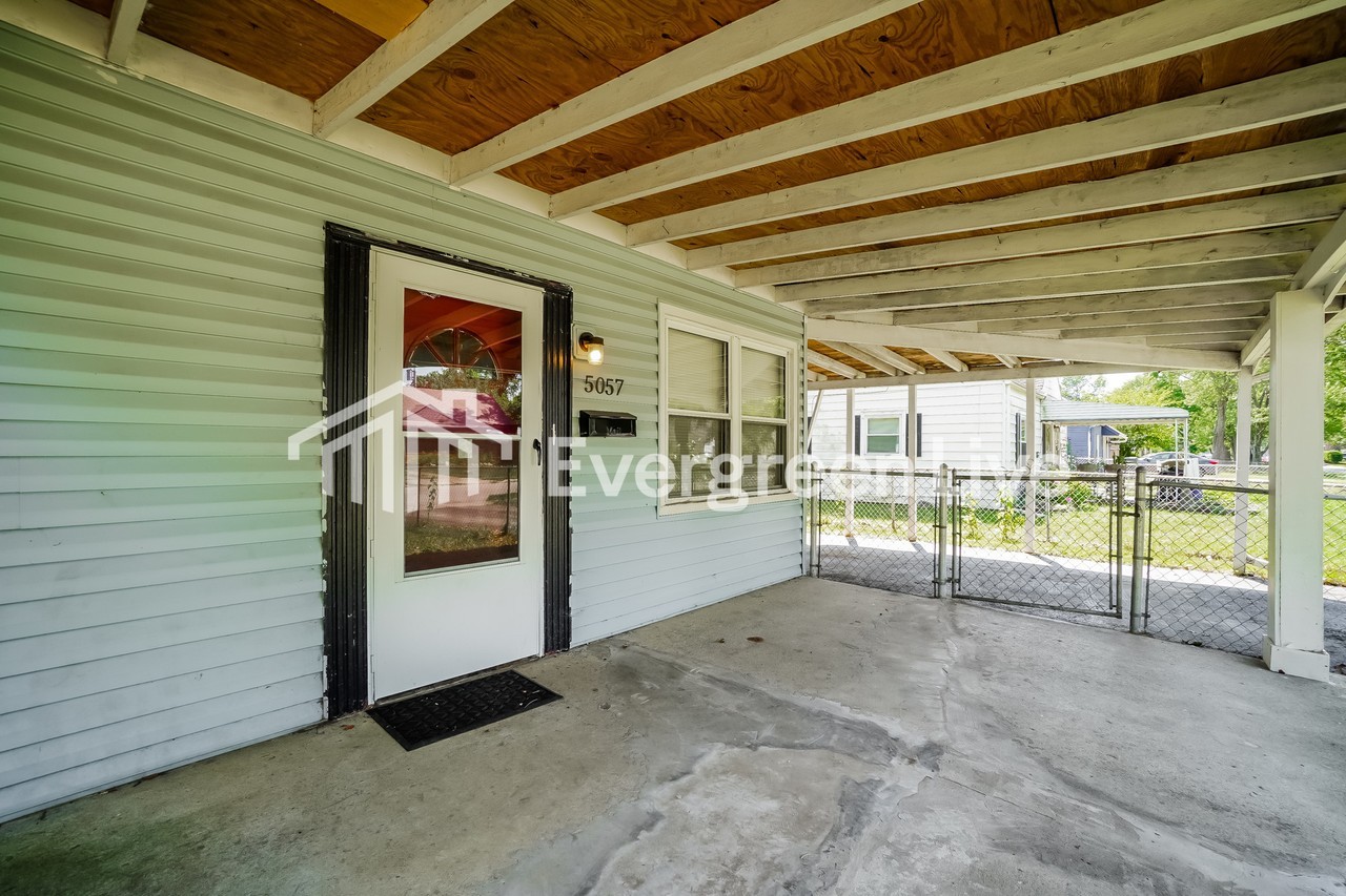 5057 Dimson Dr N - Photo 3 of 15