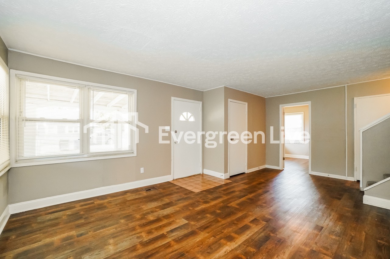 5057 Dimson Dr N - Photo 4 of 15
