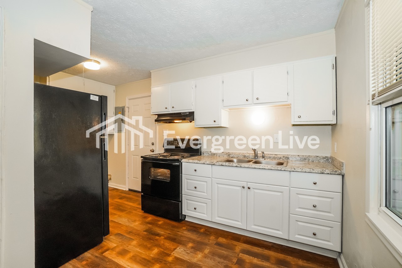5057 Dimson Dr N - Photo 6 of 15