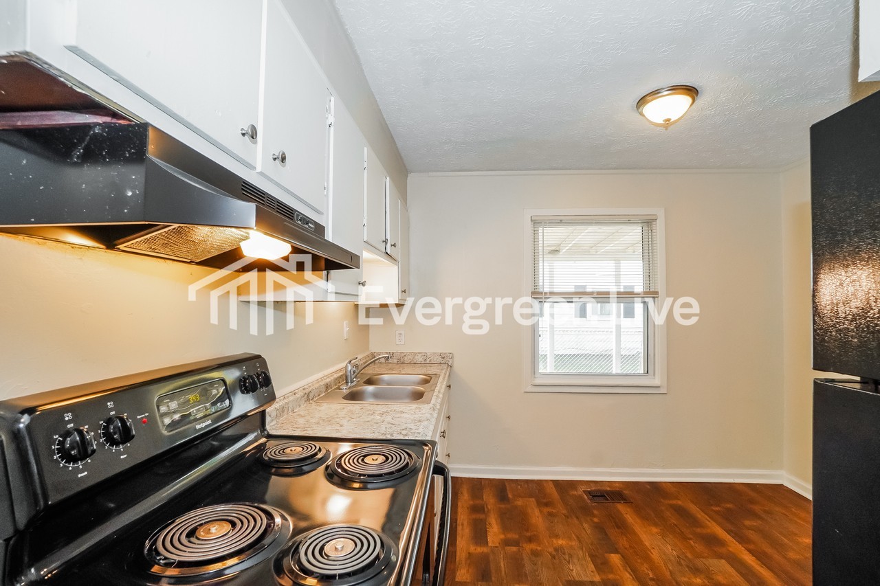 5057 Dimson Dr N - Photo 7 of 15