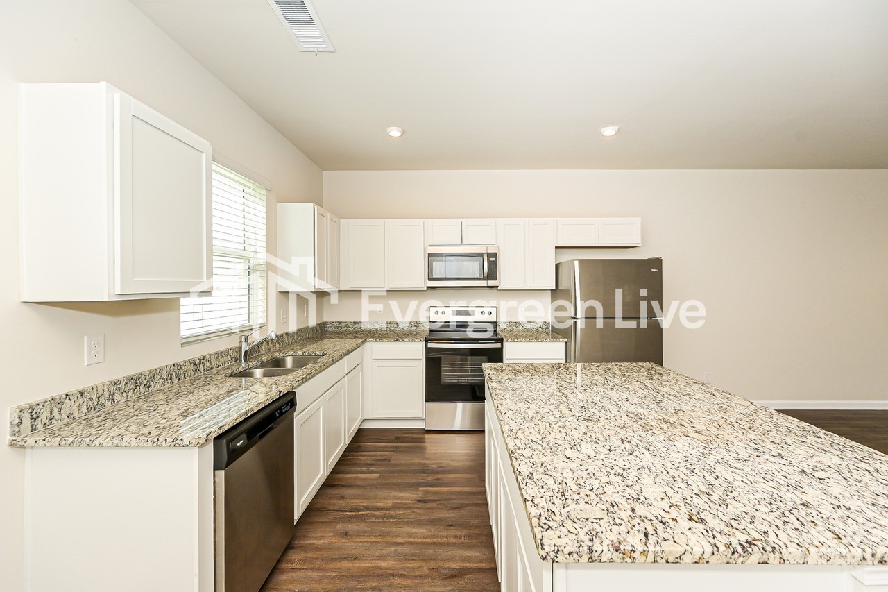 917 Hamilton Crossing Sq - Photo 6 of 15