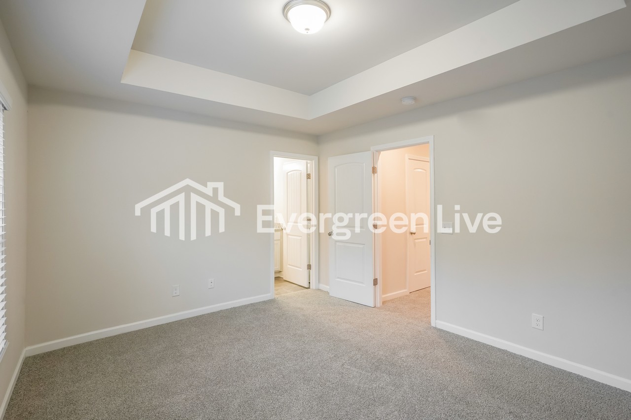 915 Hamilton Crossing Sq - Photo 7 of 15