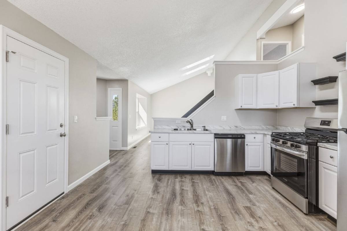 4537 Fenton Rd - Photo 6 of 20
