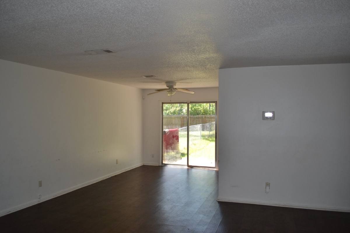 142 Cherokee Cir - Photo 2 of 19