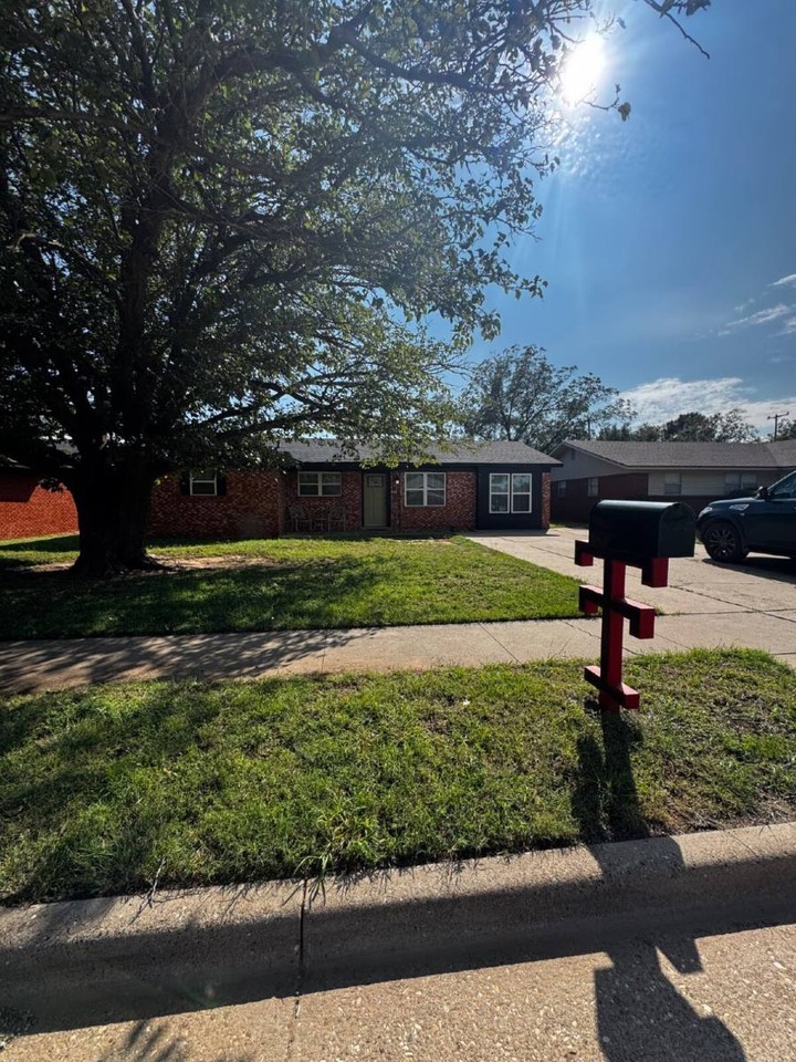 5611 16th Pl - Photo 2 of 20