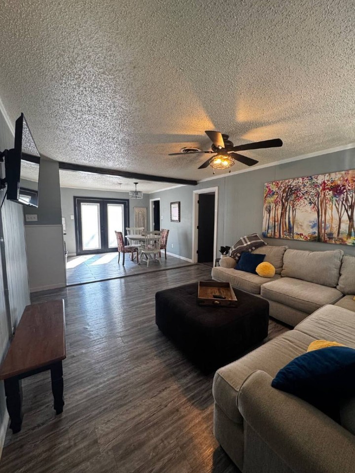 5611 16th Pl - Photo 3 of 20