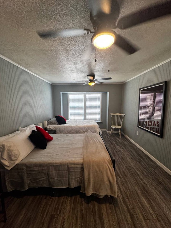 5611 16th Pl - Photo 7 of 20