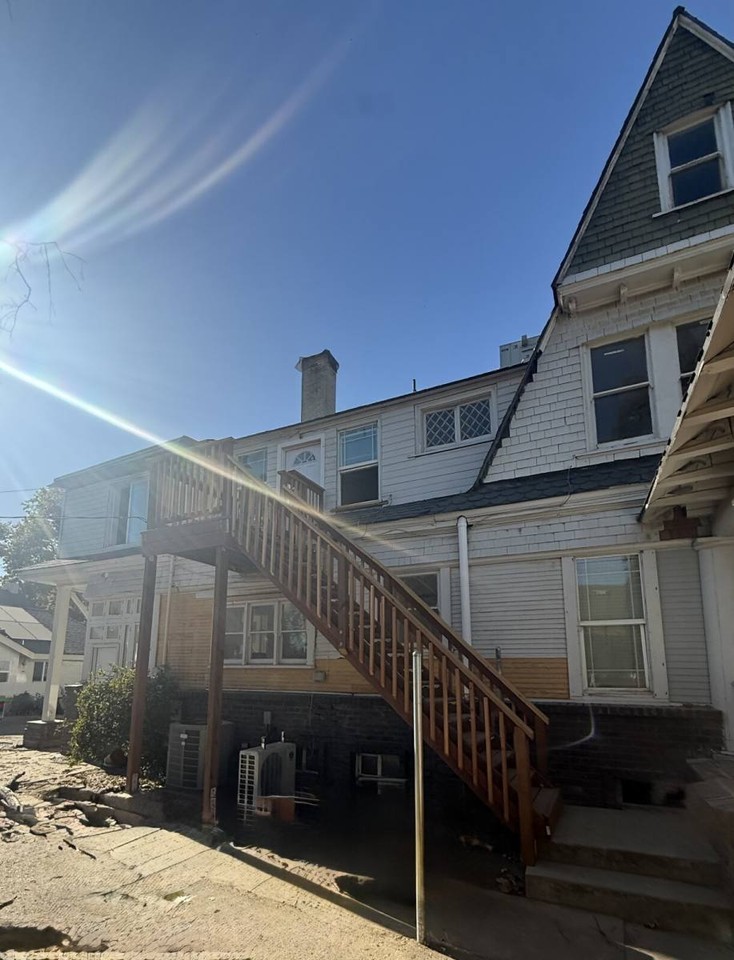 2306 K St #B - Photo 3 of 20