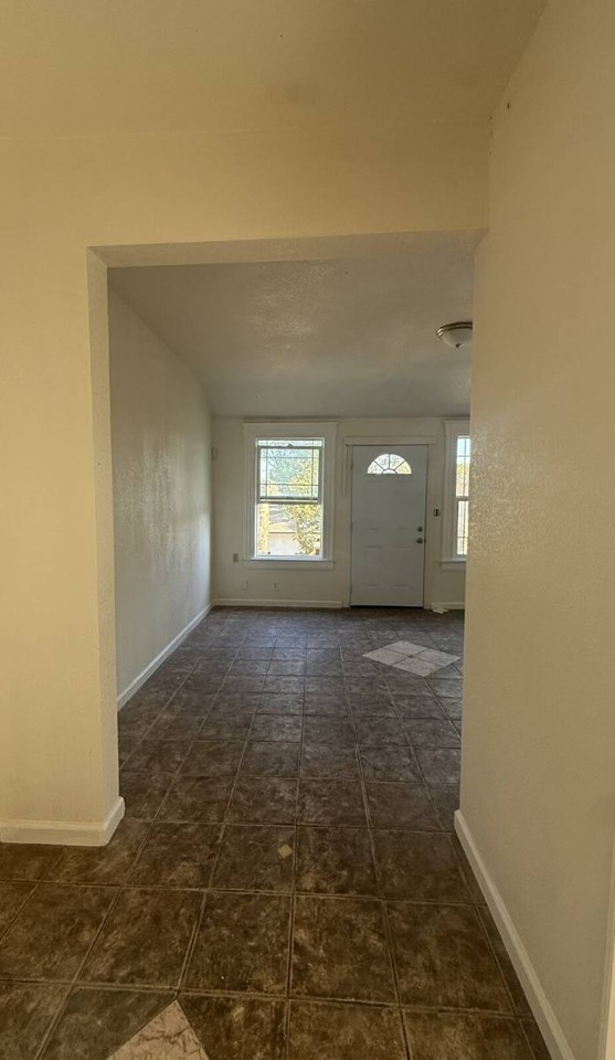 2306 K St #B - Photo 6 of 20