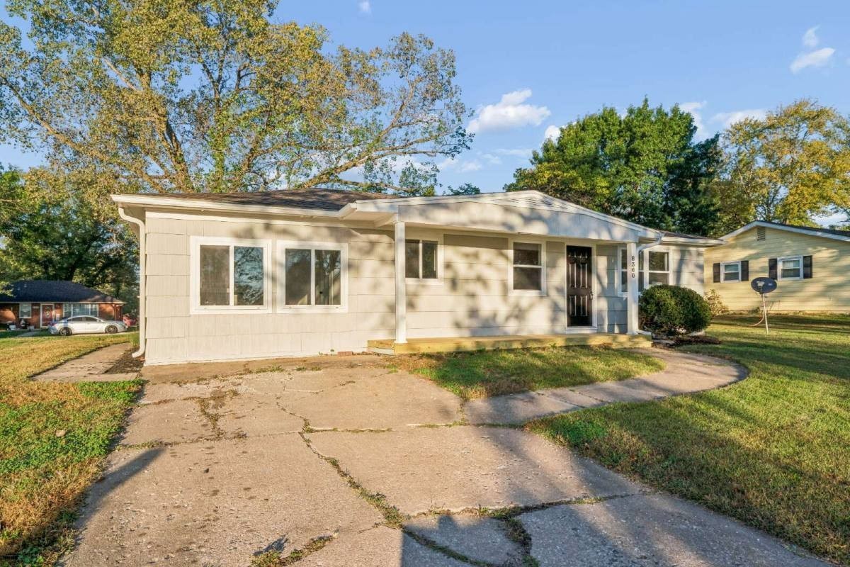 8360 High St - Photo 2 of 20