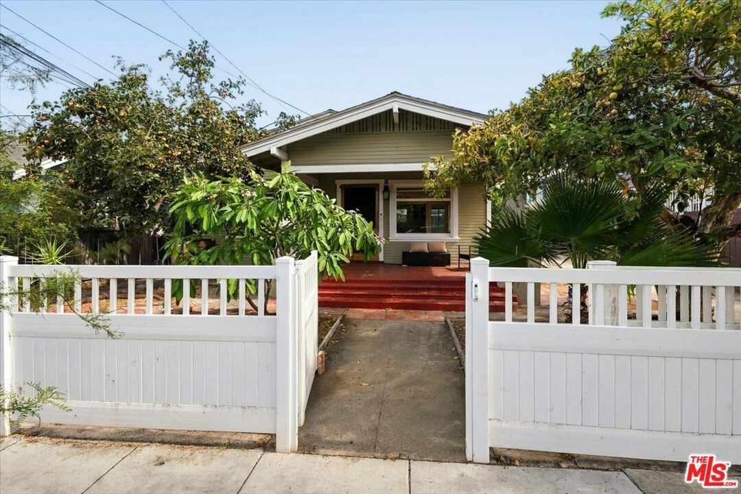 1066 Orange Ave - Photo 2 of 21