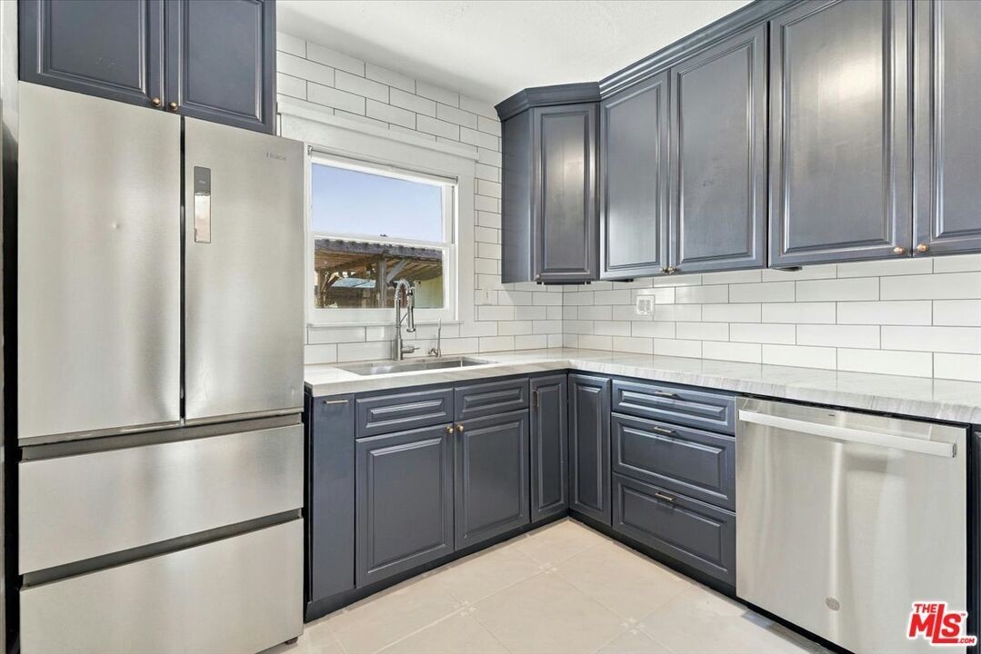 1066 Orange Ave - Photo 5 of 21