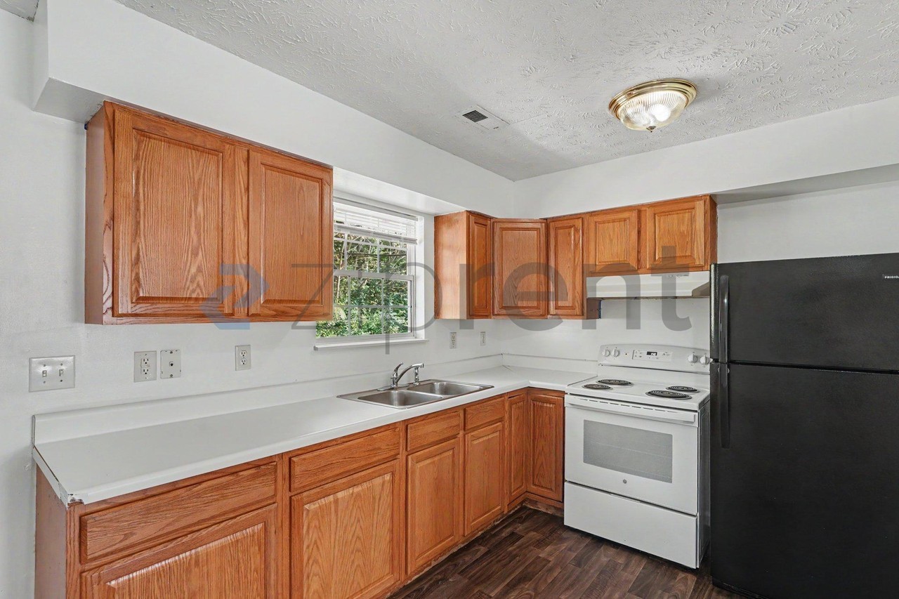 215 Timberlake Cir #6 - Photo 4 of 14
