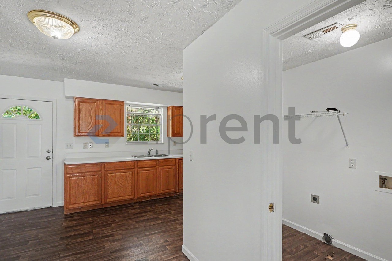 215 Timberlake Cir #6 - Photo 5 of 14