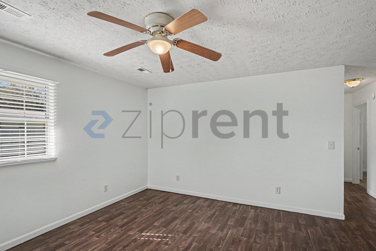 215 Timberlake Cir #6 - Photo 6 of 14