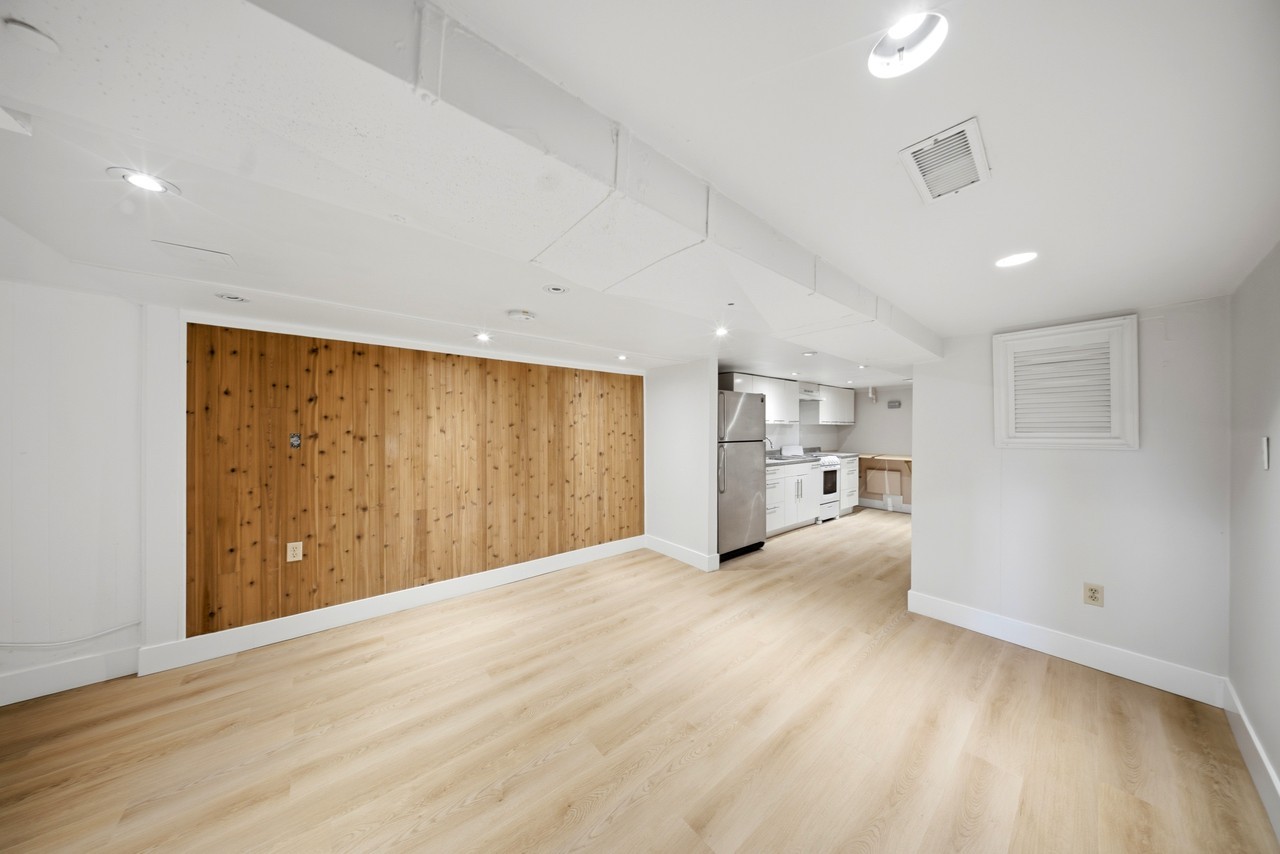376 Shaw Street - Photo 3 of 14
