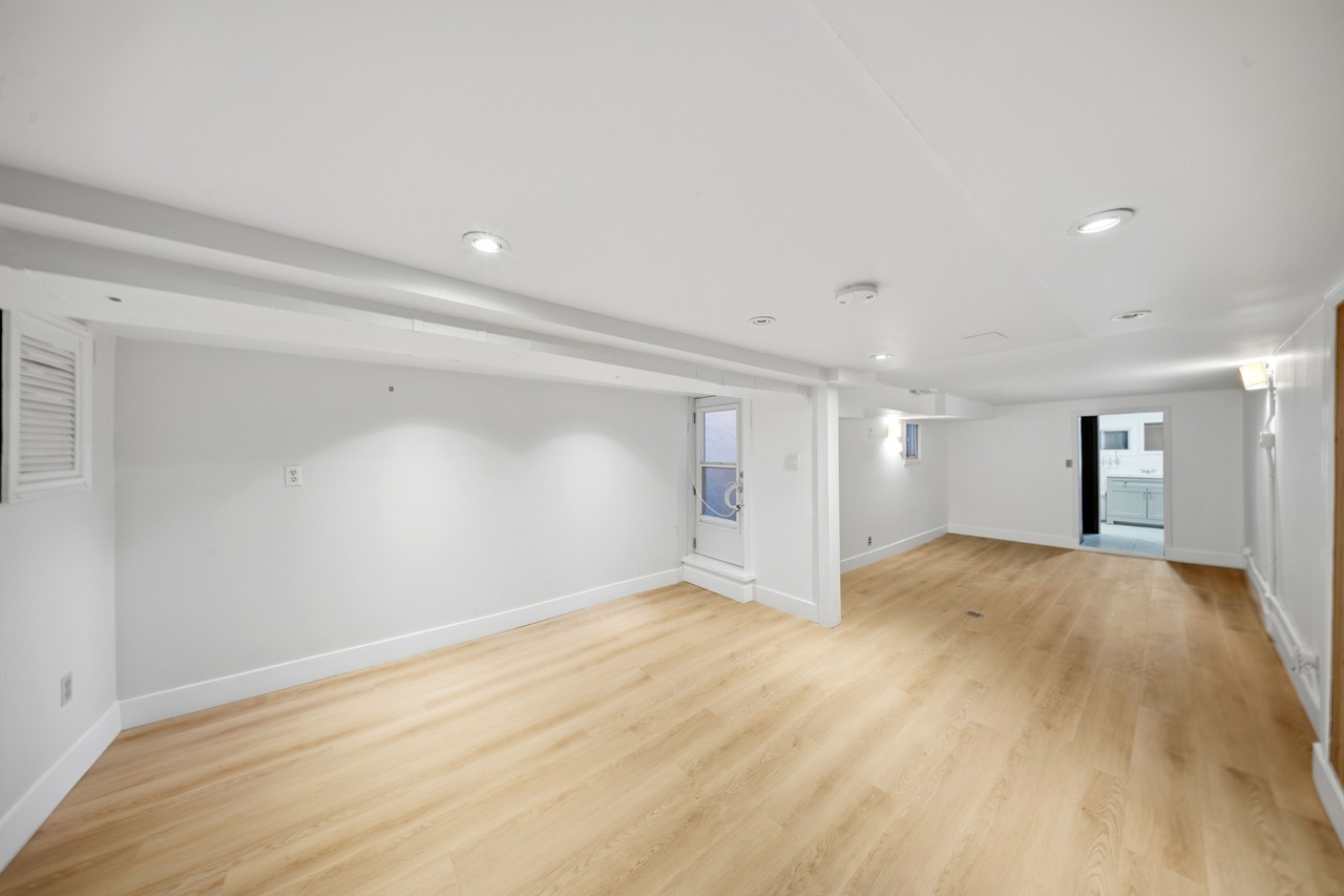 376 Shaw Street - Photo 6 of 14