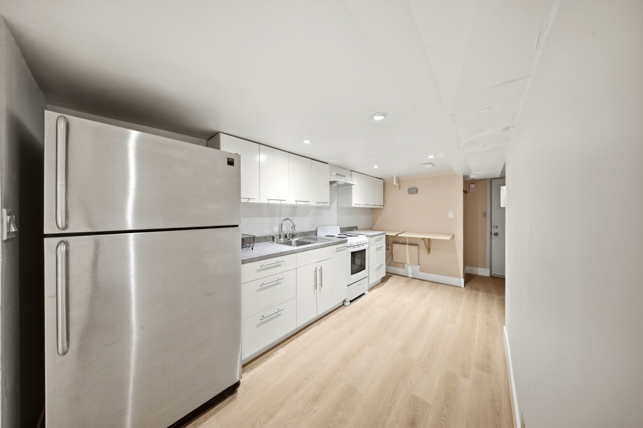 376 Shaw Street - Photo 7 of 14